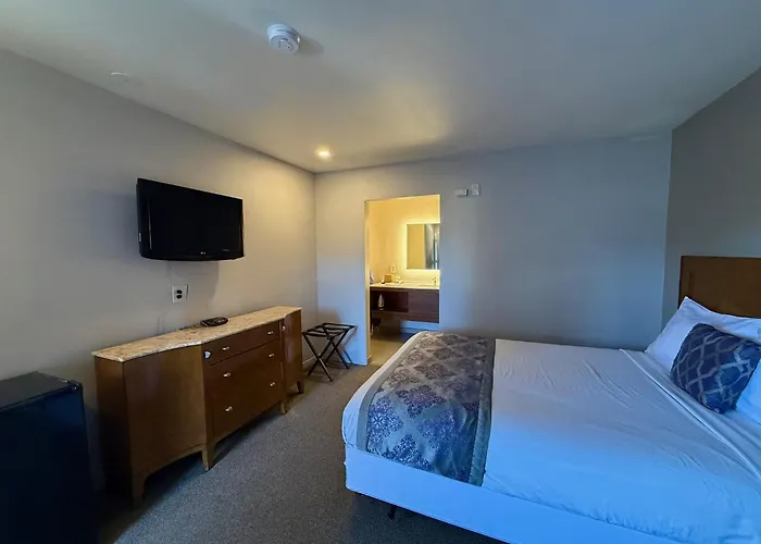 Standard Queen Room